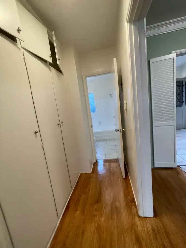 Rent Apartment Unit in Beverly Hills with New Appliances and Hardwood Floors