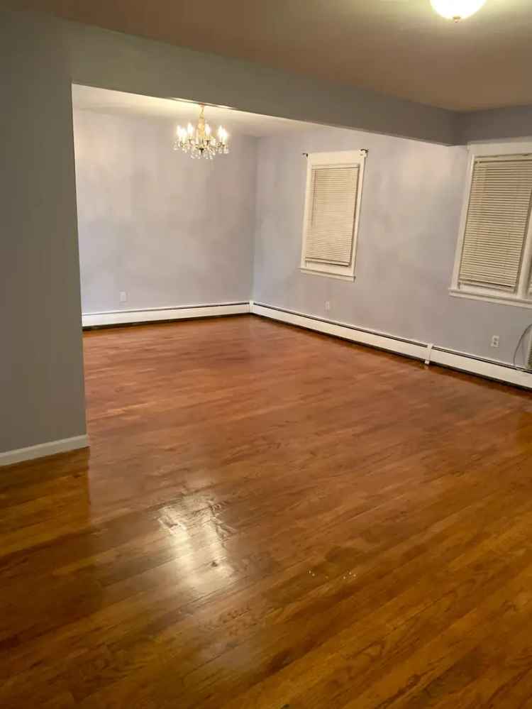 Rent 3 Bedroom Apartment Unit in Upper Irvington with Modern Comforts