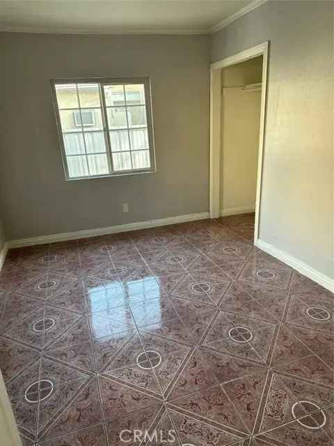 House For Sale in 1426, East 21st Street, Los Angeles, California