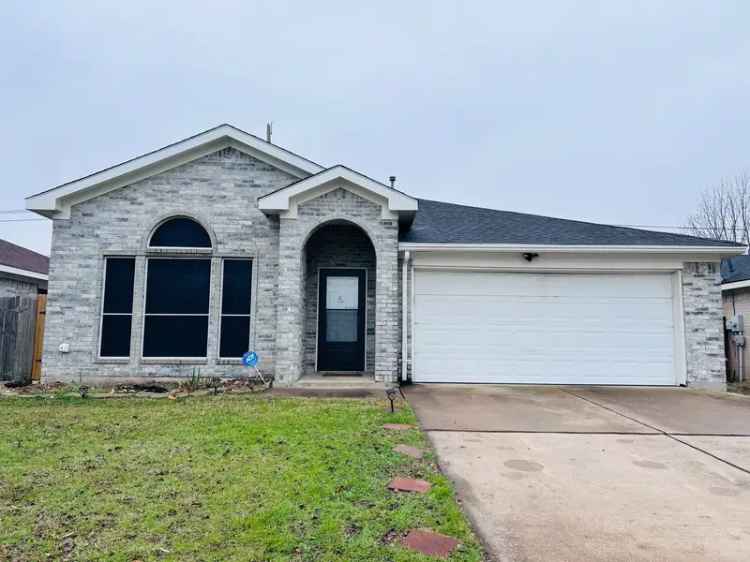 Rent 3 Bedroom Home in Fort Worth Saginaw with Large Backyard