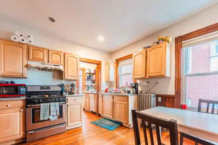 Stunning 3 Bedroom Apartment for Rent in Jamaica Plain with Laundry