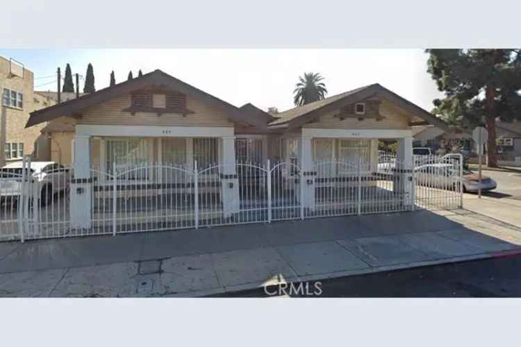 duplex buy with 2 bedrooms 1 bath each unit