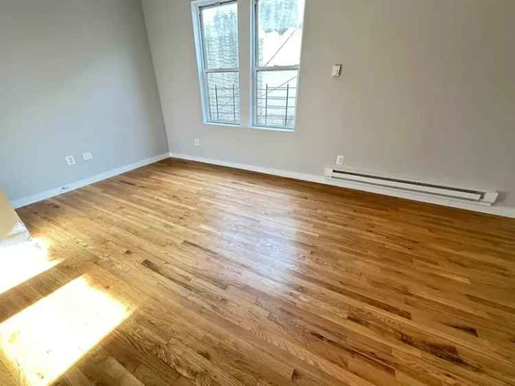 Rent Beautifully Renovated 2 Bedroom Apartment in Belmont Features