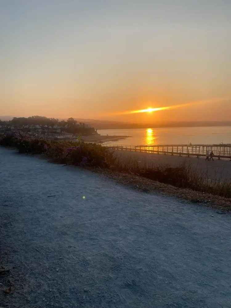 Rent Ocean Front Apartment 1 Bedroom in Capitola with Stunning Views