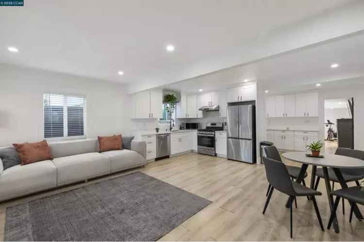 Buy House in Oakland with 3 Bedrooms and Elegant Features