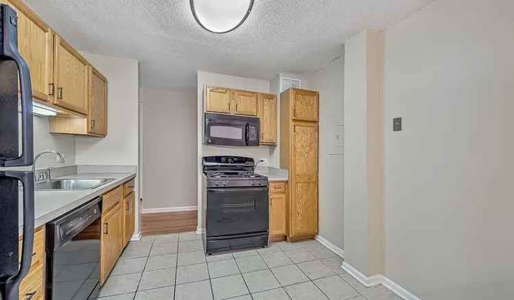 Rent Spacious Apartments Near Yorktown Mall in Lombard IL