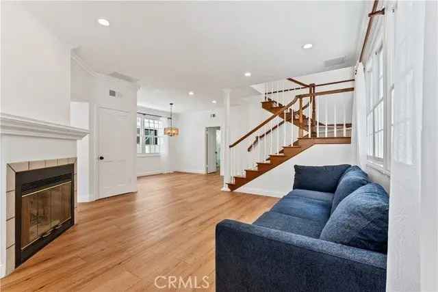 House For Sale in 214, Sapphire Avenue, Newport Beach, California