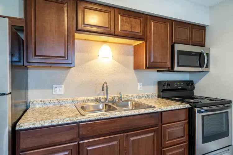 Rent Apartments in Tamarack Creek with Upgraded Finishes Near University of Toledo