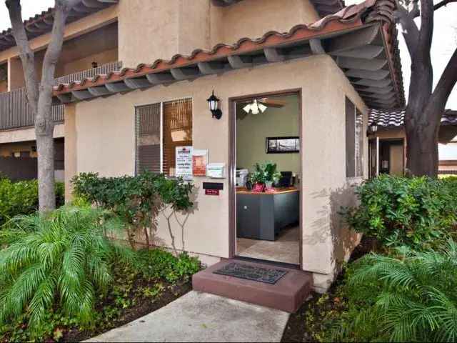 Rent Elan Casa Mar Apartment Homes in Chula Vista CA with Amenities