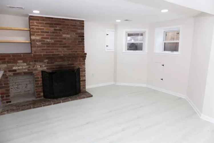 Rent Apartment Unit Fully Renovated Near H St with Modern Features