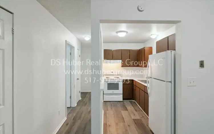 Rent Modern Apartment in Update Kitchen and Flooring