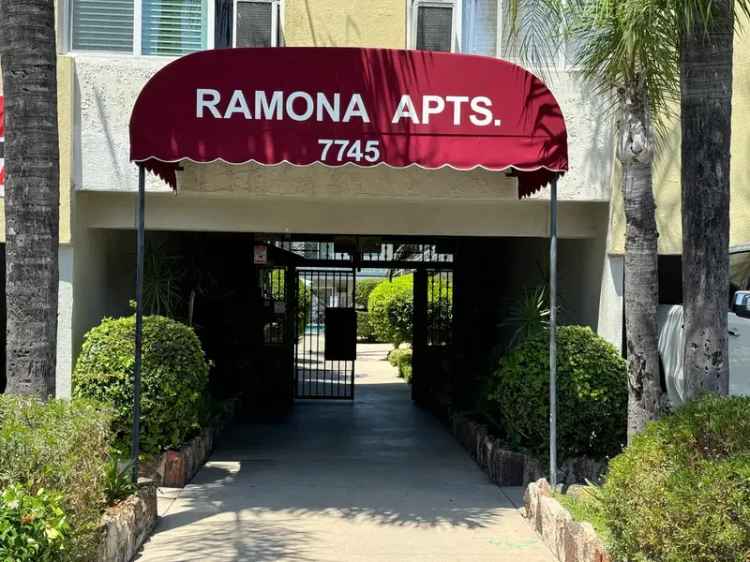 Rent Apartments in Los Angeles with Gated Entry and Pool Access