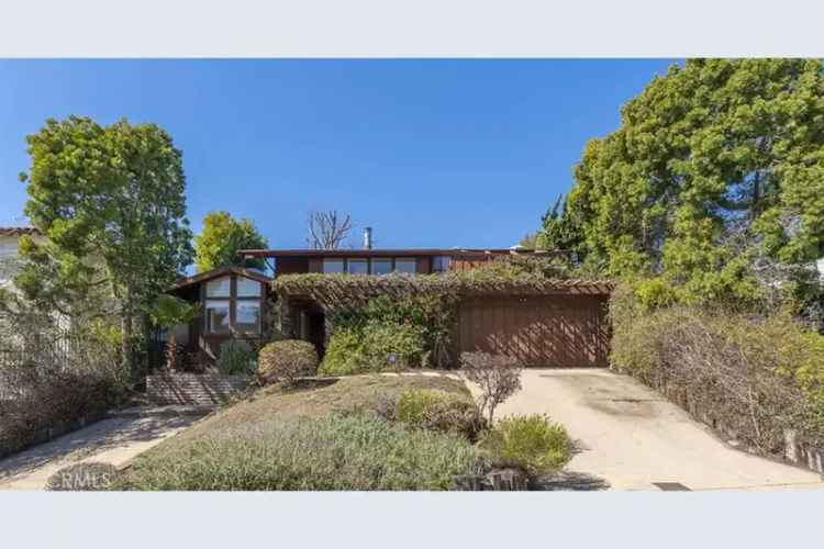 House For Sale in 467, North Bonhill Road, Los Angeles, California