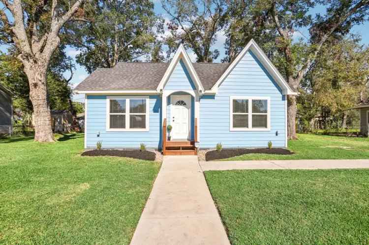 Buy House in Baytown with Huge Lot and Modern Features