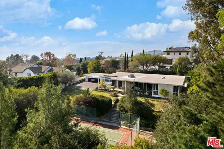 House For Sale in 720, North Bonhill Road, Los Angeles, California