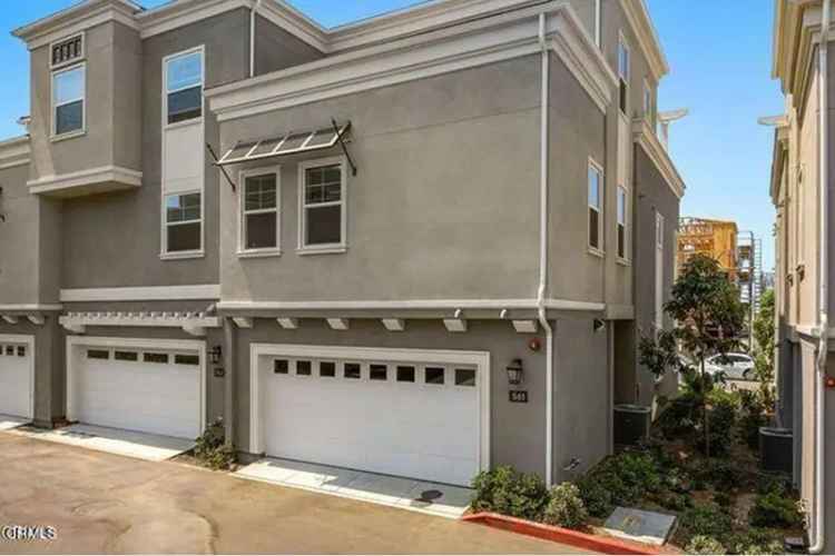 Rent Townhome in Oxnard with 3 Bedrooms and 3 Bathrooms