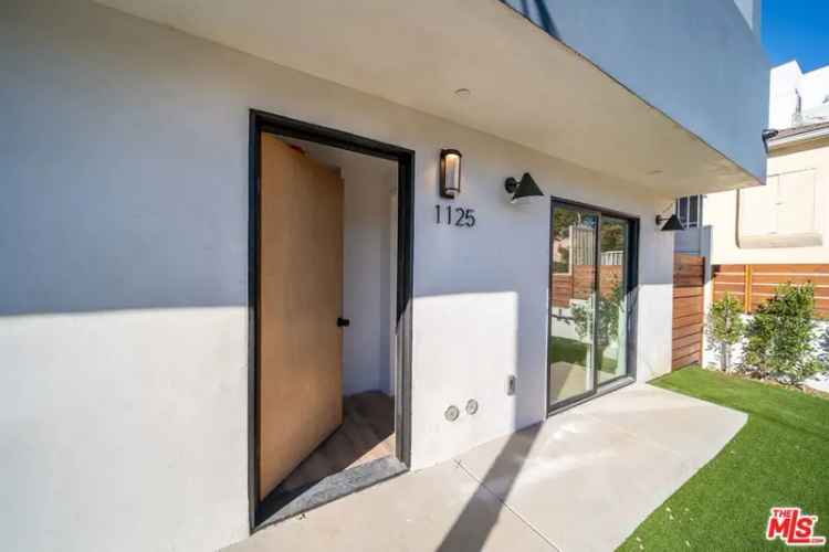 House For Sale in 1125, South Harvard Boulevard, Los Angeles, California