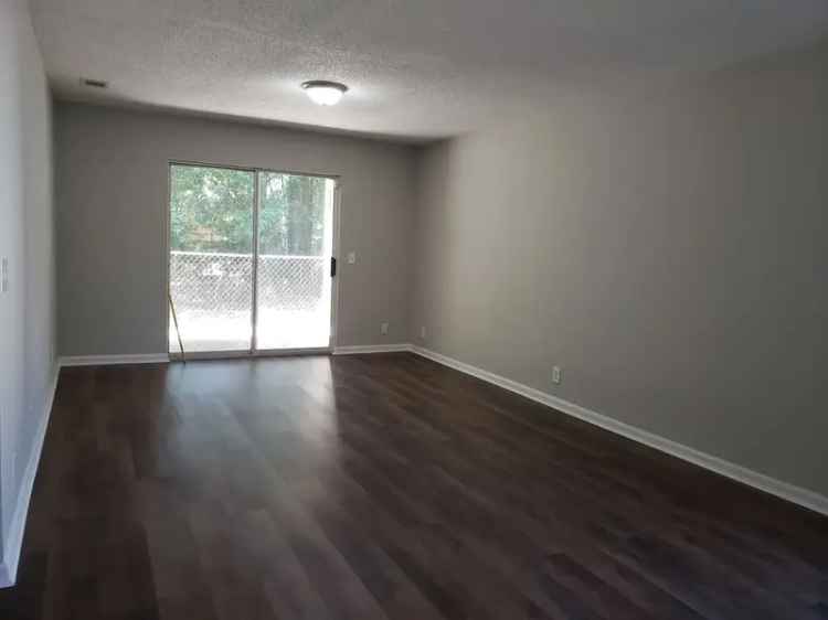 Ground Floor Home for Rent in Hinesville GA with Patio and 3 Bedrooms