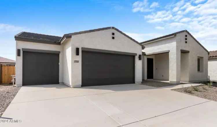 Luxury Buy Home in Maricopa with Stunning Kitchen and Five Car Garage