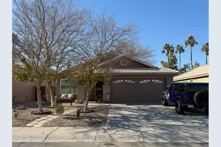 Move In Ready House with Backyard Oasis in Gilbert