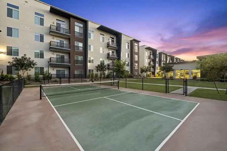 Rent Luxury Apartments Near Westgate Entertainment District