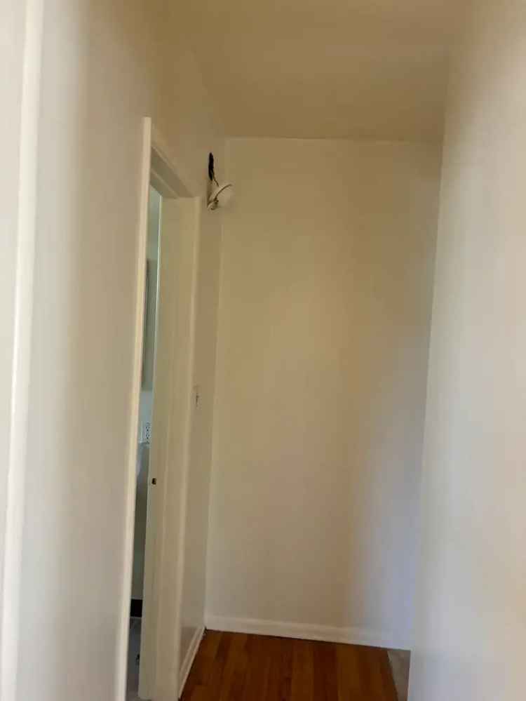 Rent Apartment Unit in Miracle Mile 2 Bedroom Townhouse Near La Brea