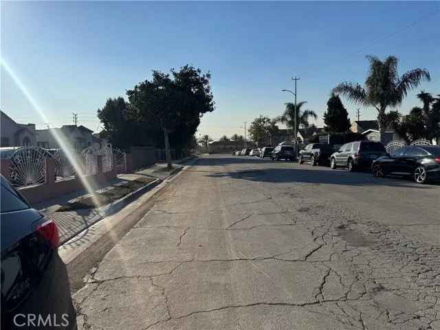 House For Sale in 11221, Raymond Avenue, California