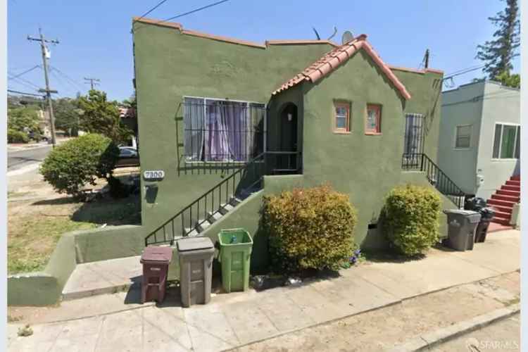 Buy Duplex in Eastmont Area with Convenient Location and Features