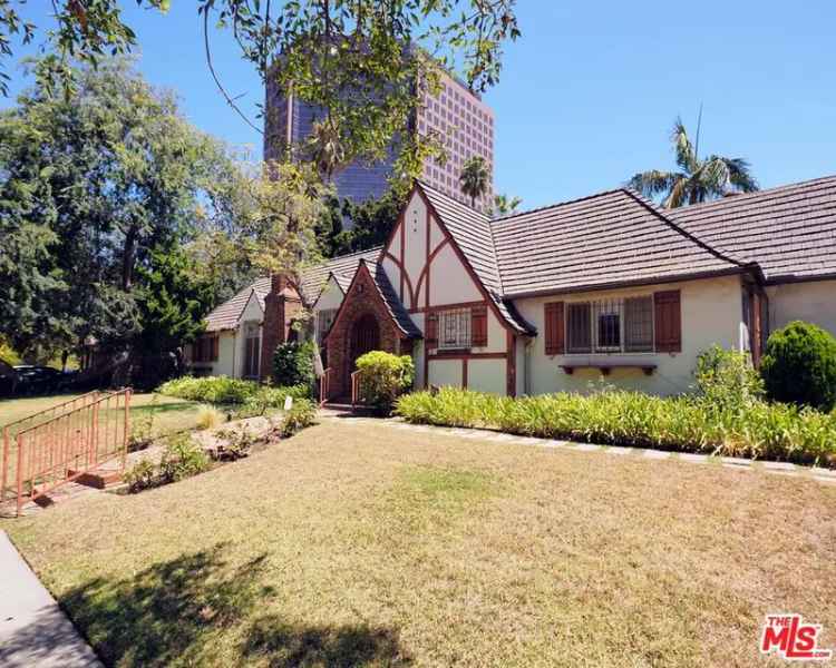 House For Sale in 742, Schumacher Drive, Los Angeles, California