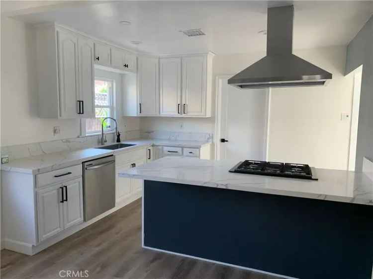 House For Sale in 1522, Junipero Avenue, Long Beach, California