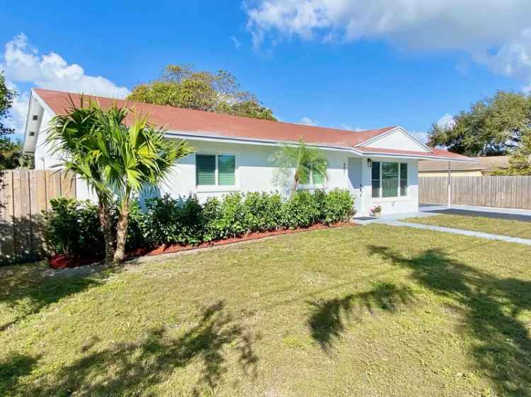 House For Sale in 401, South 12th Street, Lantana, Florida