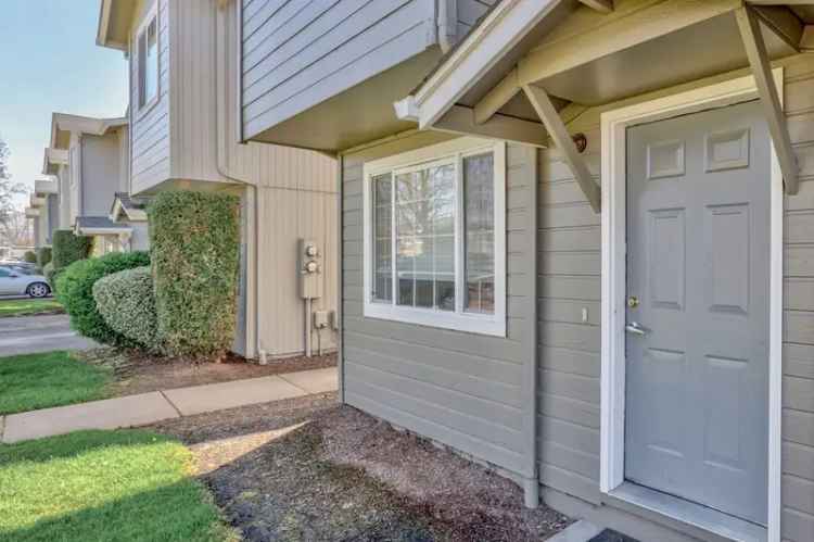 Rent Apartments in Evergreen Townhouses Springfield with Great Amenities