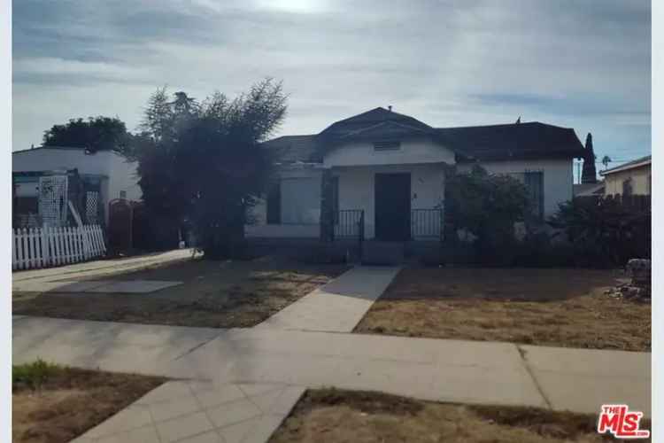 House For Sale in 1850, West 80th Street, Los Angeles, California