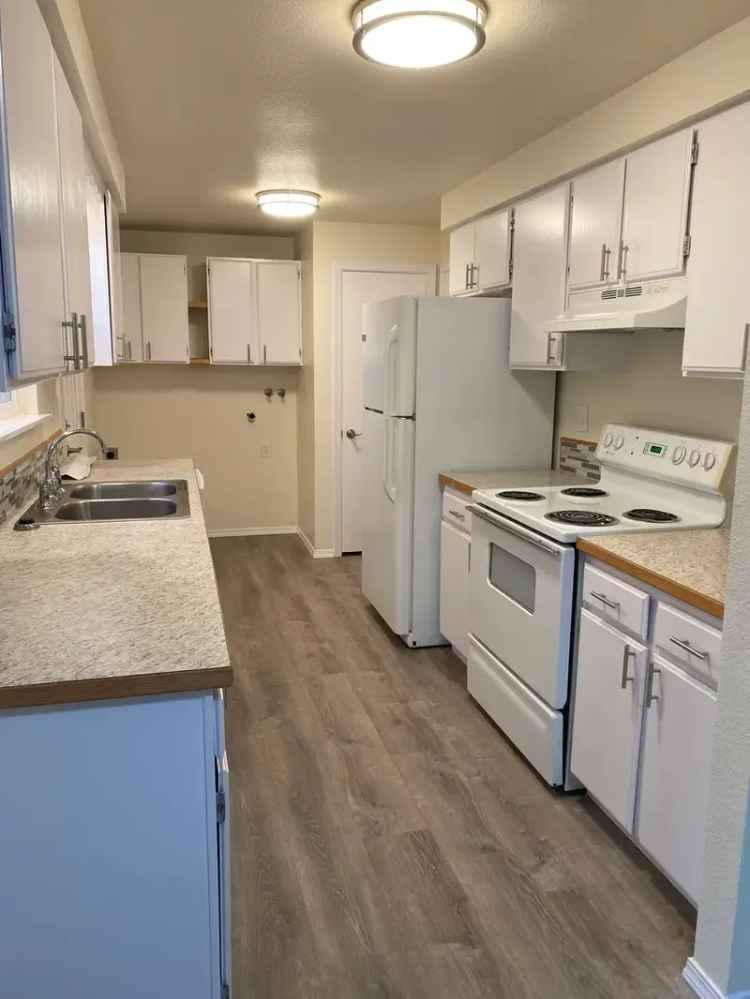 Rent a Spacious 2 Bedroom Townhouse in Tumwater WA with Garage