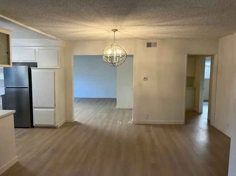 Rent Large Newly Renovated Apartment Unit in West Hollywood