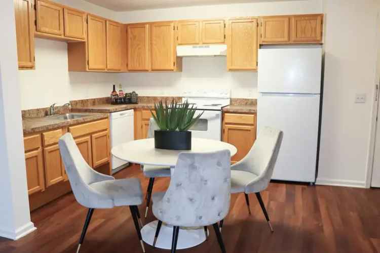 Rent 2 Bedroom Apartments in Hopewell with Great Amenities