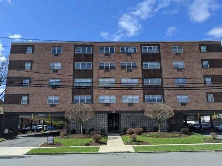 Rent Spacious One Bedroom Apartment Near Target and Bergen Town Center