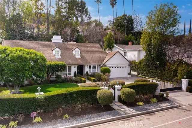 House For Sale in 15530, Valley Vista Boulevard, Los Angeles, California