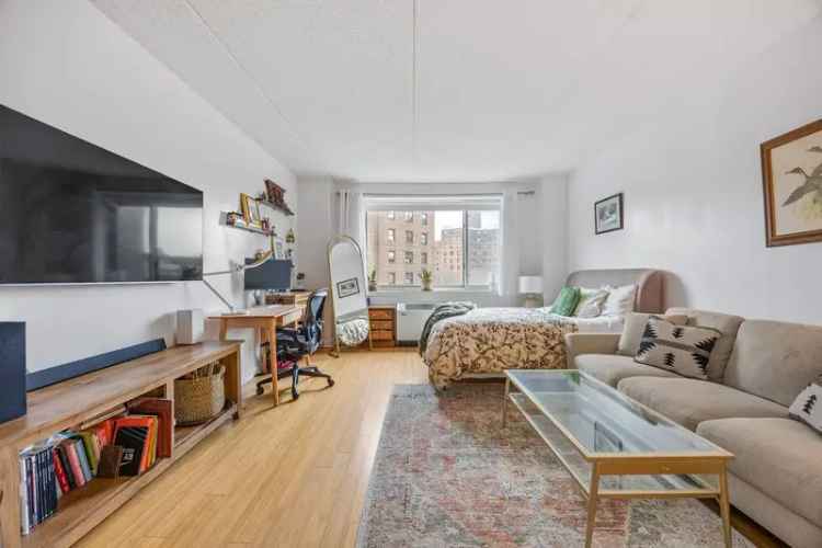 Rent Bright Spacious Studio in Kalahari Condominium South Harlem