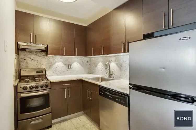 Rent Spacious 2BR Apartment in Gramercy with Modern Features