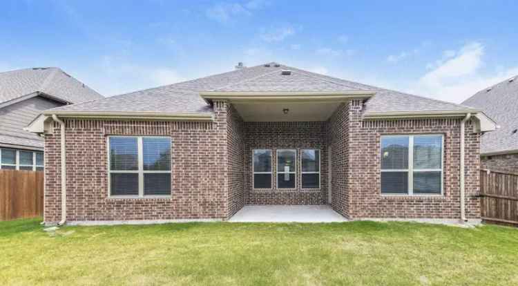 Rent Stunning 3 Bedroom House in Rockwall with Great Amenities