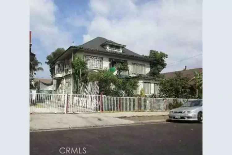 Buy Fourplex in Los Angeles CA with Great Square Footage and Lot Size