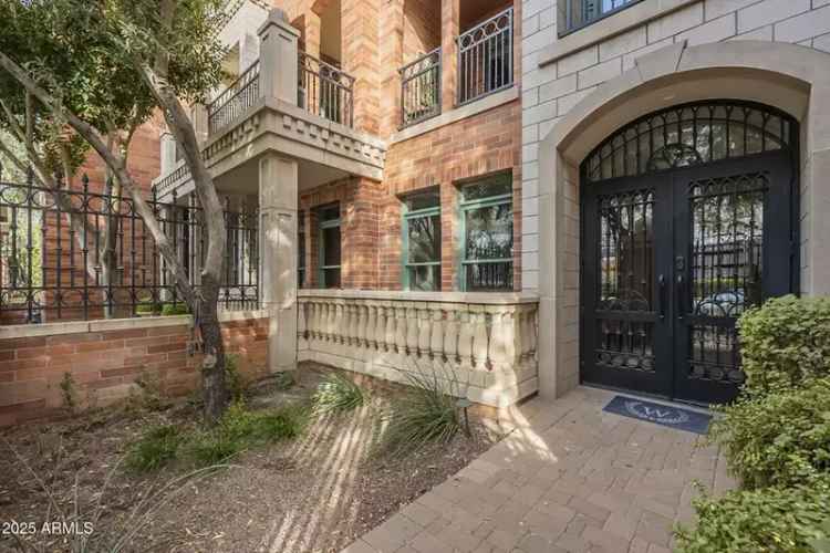 Luxurious townhouse for sale in Phoenix with spacious living and custom finishes