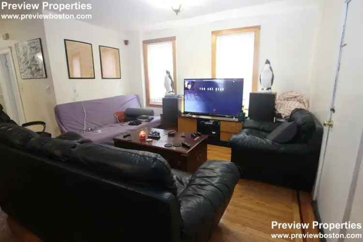 Rent Apartment Unit 4 Bedrooms Near Oak Square with Modern Features