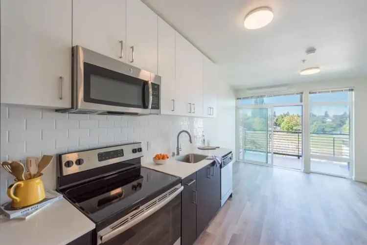 Rent Modern Apartments in Seattle with Rooftop Deck and Amenities