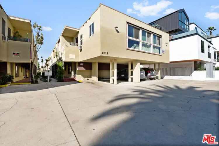 House For Sale in 1015, North Croft Avenue, Los Angeles, California