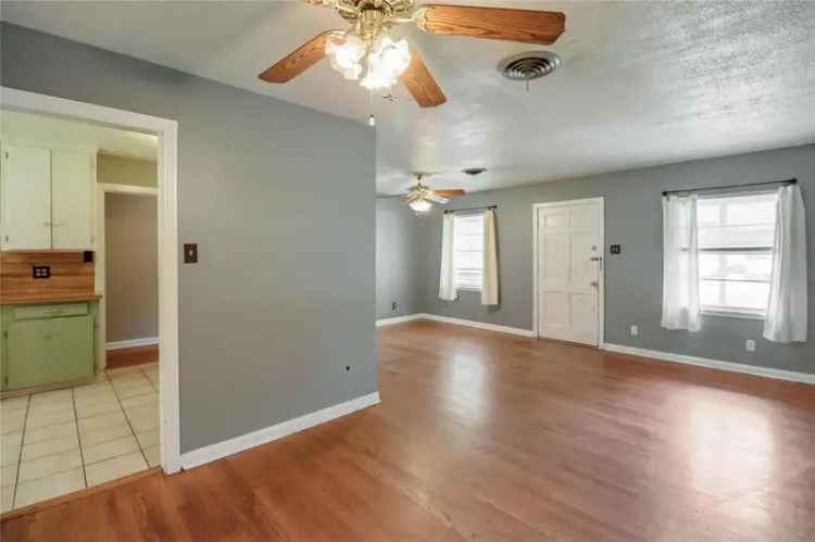 Buy house in Angleton with 3 bedrooms and spacious backyard