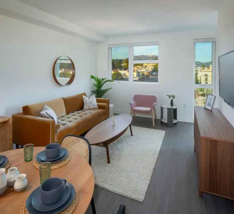 Rent Apartments at NOVA on Wilshire in Los Angeles with Pool and Gym