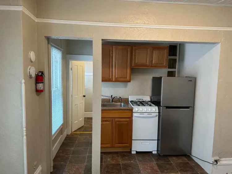 Rent Cozy Apartment in Downtown Colorado Springs with Large Windows