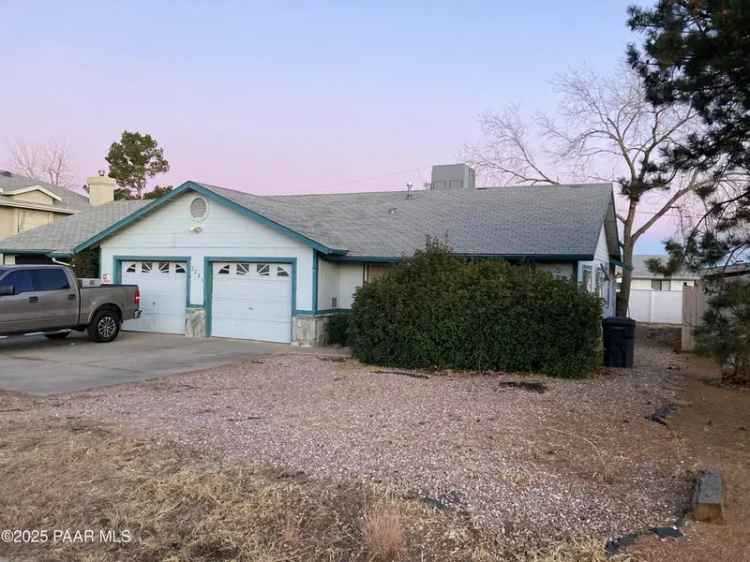 Duplex Buy with 2 Bedrooms and Fenced Backyard